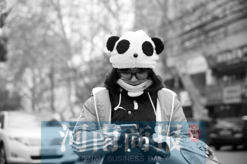 氣溫降了下來，不少人出行都裝備整齊