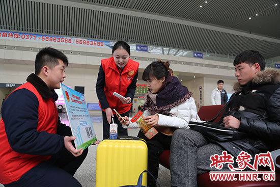 邀請旅客掃二維碼參加活動。