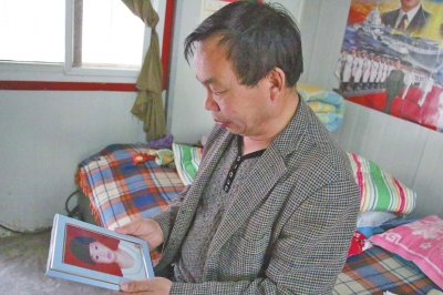 　每次想起自己3歲小孫女的無辜離世，老高都深深地悔恨自己交友不慎