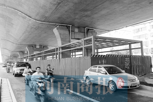 建設(shè)中的隴海路快速公交站臺(tái)，這條線路或取名B5