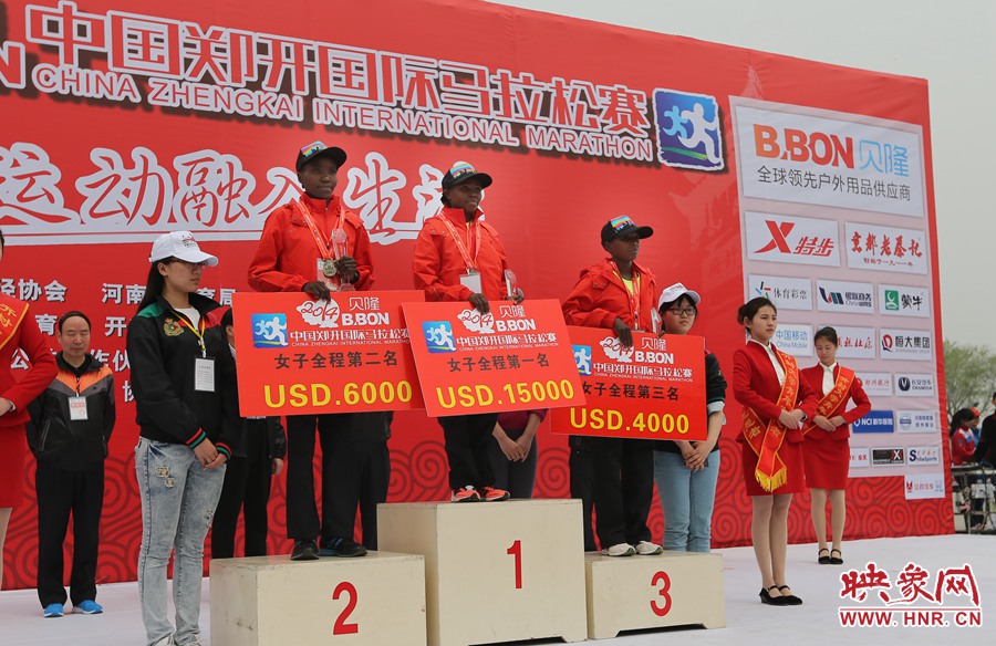 女子全程前三名選手。