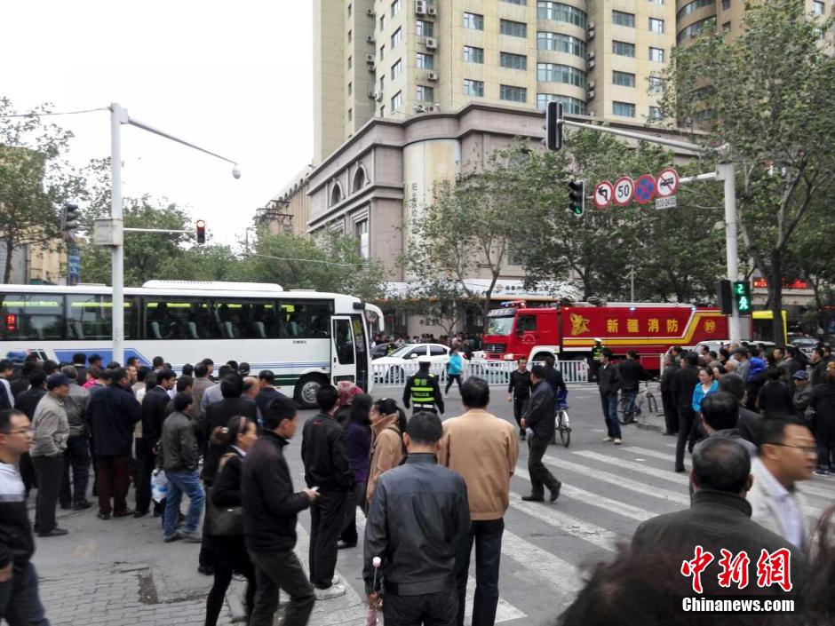 自治區(qū)和烏魯木齊市有關(guān)部門迅速處置，傷員已全部送往醫(yī)院救治。