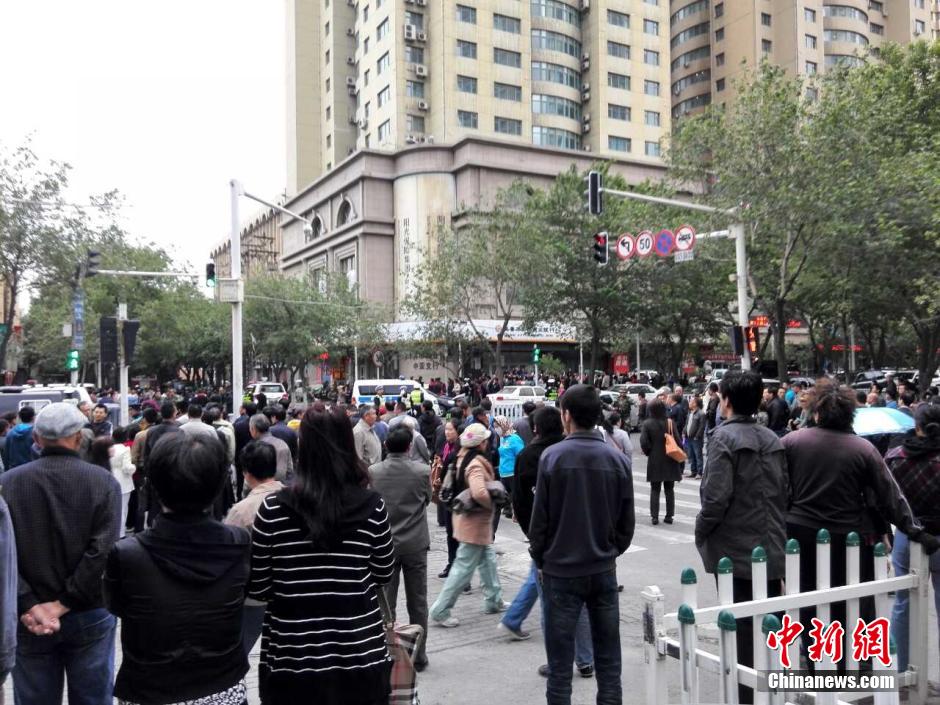 自治區(qū)和烏魯木齊市有關(guān)部門迅速處置，傷員已全部送往醫(yī)院救治。