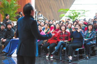 節(jié)儉令后，國(guó)家大劇院成了為數(shù)不多的演出營(yíng)收未受影響的國(guó)字頭演出團(tuán)體之一。圖為國(guó)家大劇院第六屆歌劇節(jié)開(kāi)幕主題活動(dòng)現(xiàn)場(chǎng)（資料圖片）。京華時(shí)報(bào)記者吳平攝