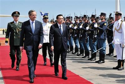 　6月19日，國務(wù)院總理李克強(qiáng)乘專機(jī)抵達(dá)雅典國際機(jī)場，開始對希臘進(jìn)行正式訪問。