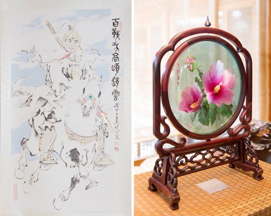 　當?shù)貢r間2014年7月4日，中國國家主席習(xí)近平向韓國總統(tǒng)樸槿惠贈送的趙云畫像（左）和木槿花玻璃工藝