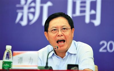 　譚力 男，1955年10月生，漢族，重慶市人，大學(xué)學(xué)歷，有知青經(jīng)歷。2009年3月前，一直在四川工