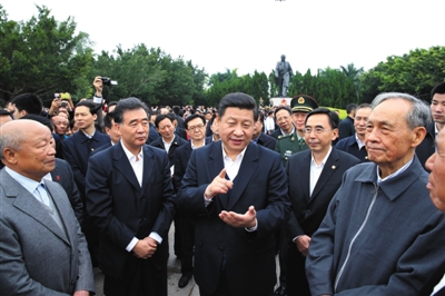 2012年12月11日，習(xí)近平任總書記后，首次出京考察選擇廣東，在深圳蓮花山向鄧小平像敬獻(xiàn)花籃，強(qiáng)調(diào)