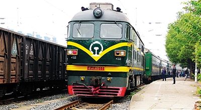 綠皮車 較早的老式火車，客車車廂以綠色為主