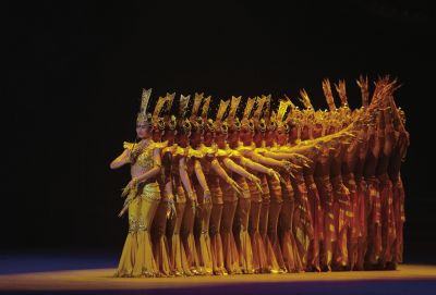 在歡迎晚宴上，上演經(jīng)典節(jié)目千手觀音。新華社發(fā)