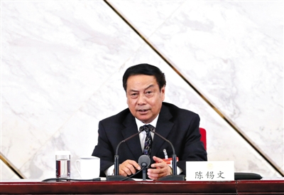 　全國政協(xié)委員、中央農(nóng)村工作領(lǐng)導(dǎo)小組副組長陳錫文。