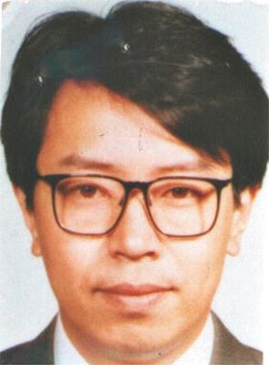 姚耿 現(xiàn)年53歲，外逃前任云南省五礦化工進(jìn)出口（集團(tuán)）公司上海浦東分公司經(jīng)理