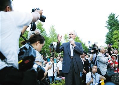 23日，91歲的日本前首相村山富市在東京街頭演講，反對日本政府強(qiáng)行推進(jìn)安保法案。