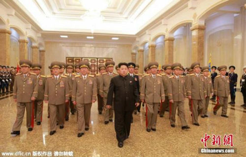 資料圖：朝鮮最高領(lǐng)導(dǎo)人金正恩此前參謁錦繡山太陽宮的情景。