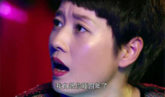 你看，無(wú)論是同事或者夫妻的關(guān)系，你看不到什么愛情，只有赤裸裸的相互利用，一如赤裸裸的肉欲需求。而當(dāng)兩個(gè)人解決問(wèn)題的方式，就是無(wú)視商業(yè)規(guī)則甚至法律，用無(wú)下限的叢林攻擊去掃平障礙。