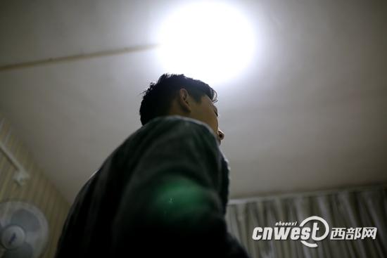 2013年2月份，17歲的林波在陜西省疾控中心拿到HIV確診報(bào)告。