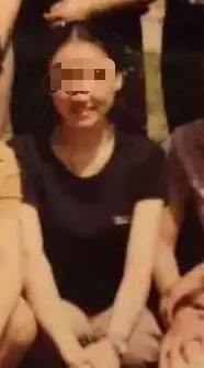 吳老師教音樂(lè)，已在該校工作十幾年。