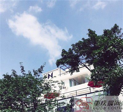 書店外觀設(shè)計(jì)感十足。