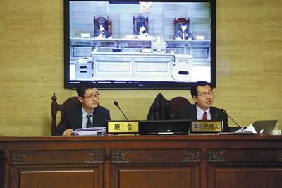 “小黃車”的商標(biāo)所有人“數(shù)人公司”代理律師稱，“ofo小黃車”侵犯了“小黃車”的注冊商標(biāo)。