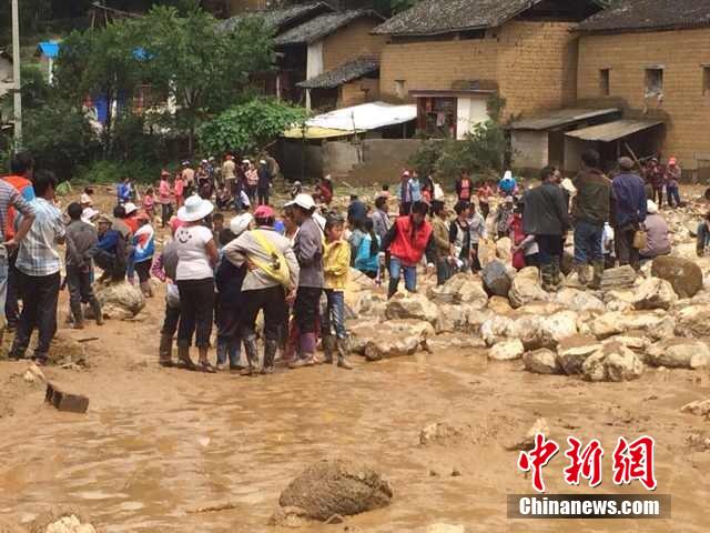 7月28日,云南省保山市隆陽(yáng)區(qū)瓦房鄉(xiāng)喜坪村上坪小組發(fā)生山洪災(zāi)害,造成3戶人家9人被沖走。