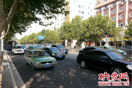 “無車日”仍有許多私家車主選擇開車上路。
