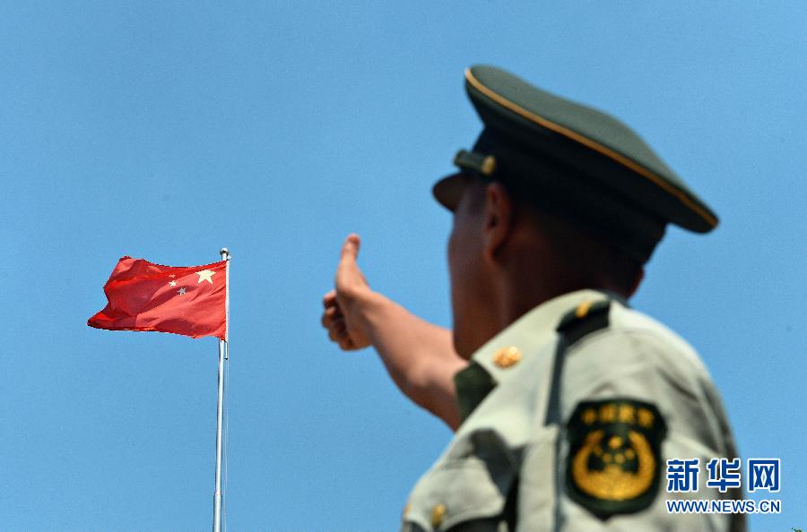  9月25日，武警浙江嘉興消防官兵為祖國“點贊”。