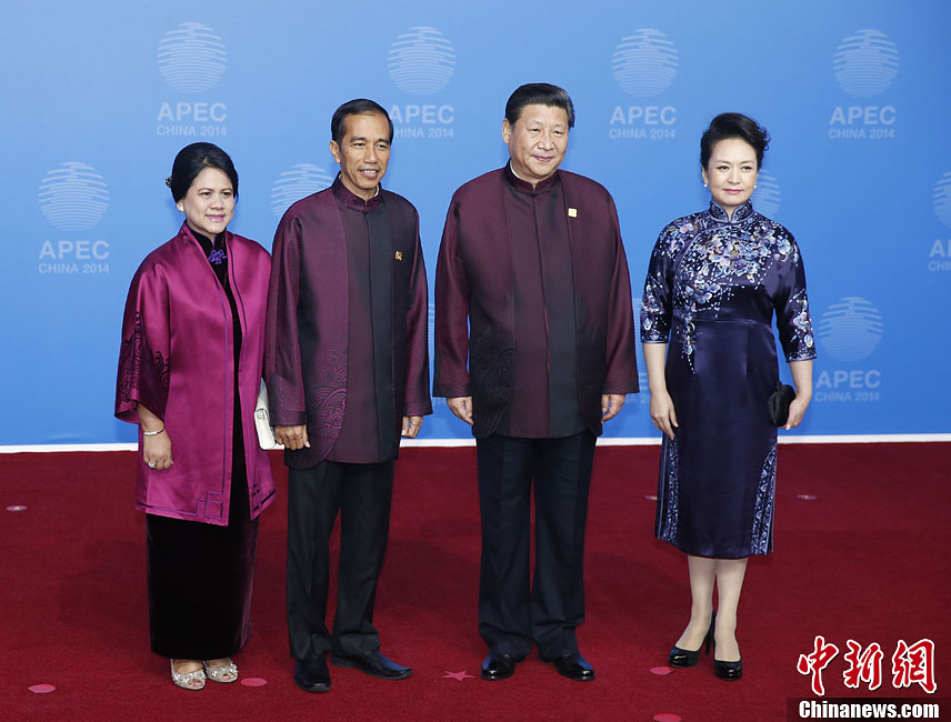 圖為習近平夫婦歡迎印度尼西亞總統(tǒng)佐科·維多多。中新社發(fā) 杜洋 攝