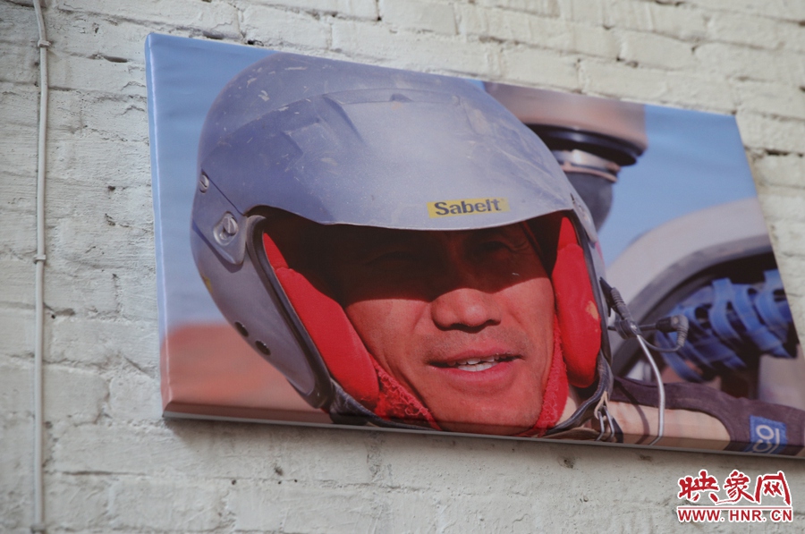 賽車的世界、更是男人的世界。圖為部分參展攝影作品。