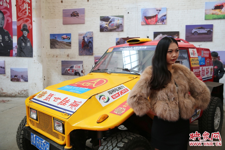 姐是車模，賽車的車。