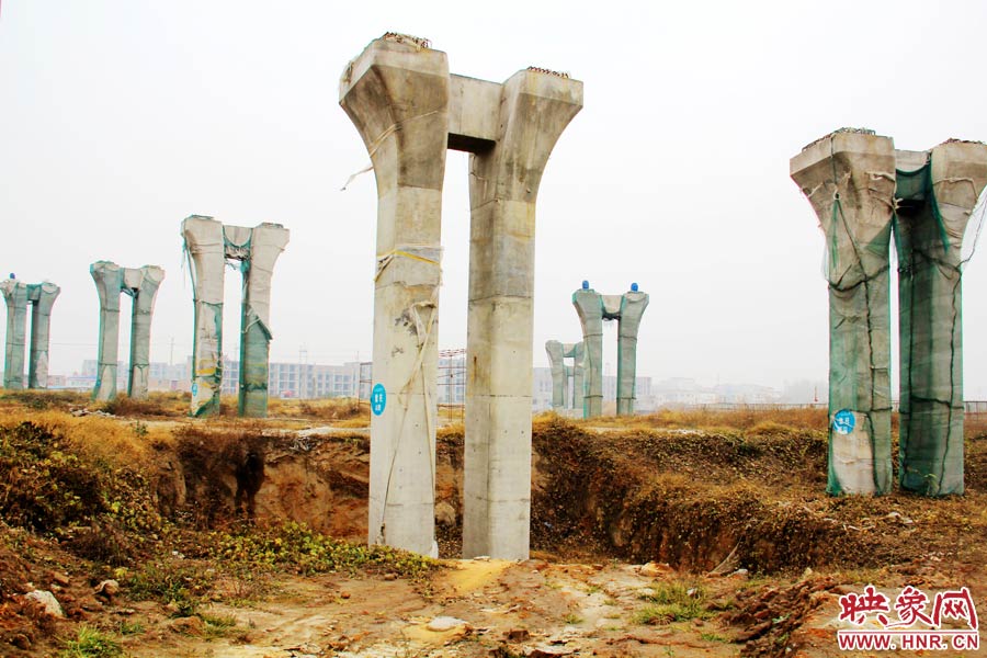 相關(guān)負(fù)責(zé)人也對(duì)外表示，投資15個(gè)億的項(xiàng)目，實(shí)際到賬的只有6000多萬元，所以工程被迫停下。