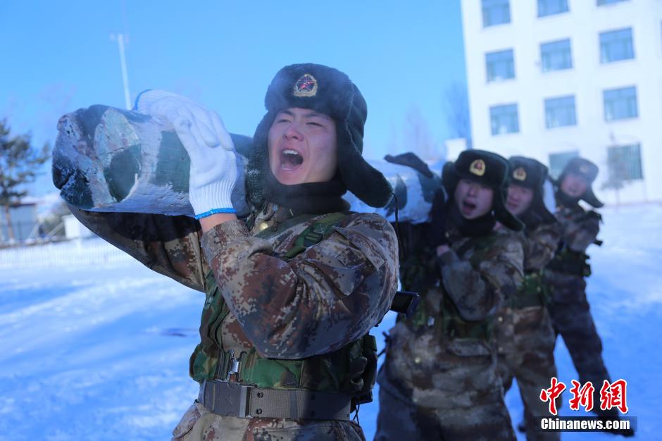 北疆官兵零下32度雪地冬訓(xùn) 北疆官兵零下32度雪地冬訓(xùn)