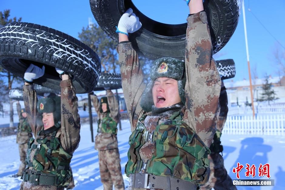 北疆官兵零下32度雪地冬訓(xùn) 北疆官兵零下32度雪地冬訓(xùn)
