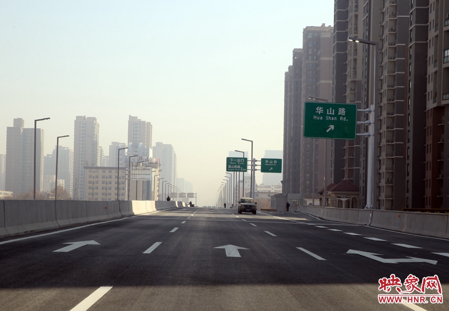 嵩山南路方向，華山路出口。