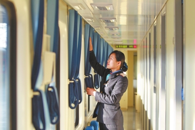 臥鋪車廂 半包式，更具私密性和舒適性。