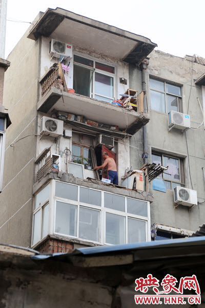 據(jù)了解，該棟房屋建造于1986年，距今已經(jīng)30年。