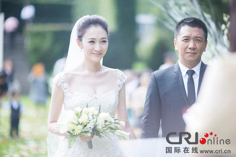 李小冉比利時(shí)辦婚禮 朱丹、鐘欣潼、應(yīng)采兒做伴娘