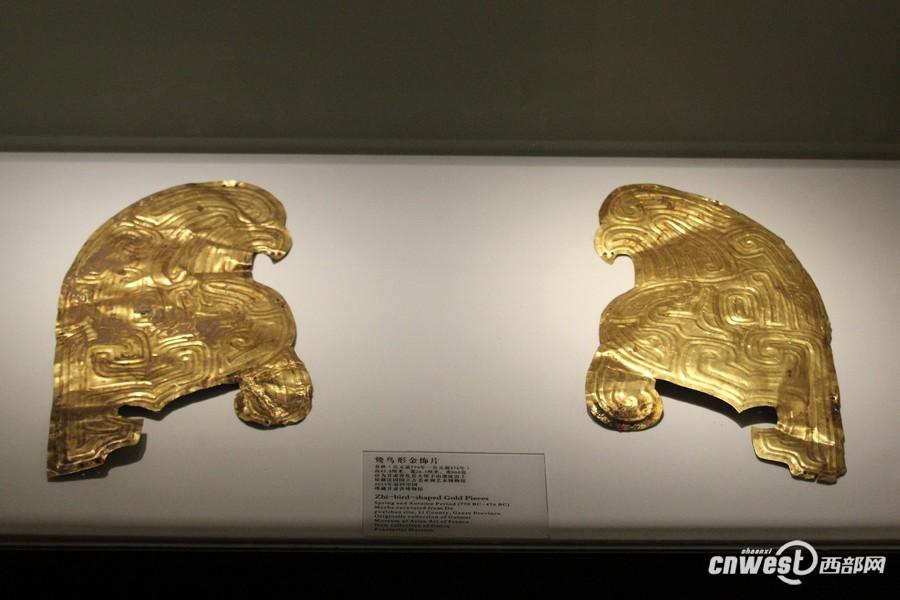 去年從法國(guó)追回的鸞鳥金飾品，是早期秦文化的代表物。