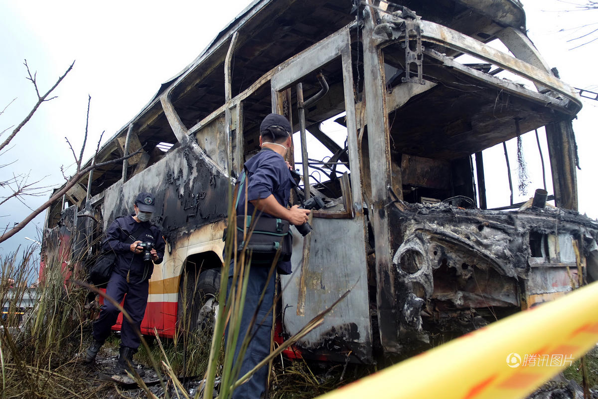 臺(tái)灣出事大巴附近升起一道彩虹 仿佛為遇難者祈福 臺(tái)灣出事大巴附近升起一道彩虹 仿佛為遇難者祈福