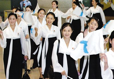 2005年9月，結(jié)束亞洲田徑錦標(biāo)賽之行的朝鮮拉拉隊。