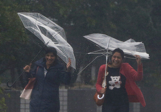 19號臺風在日本登陸，帶來強降雨。