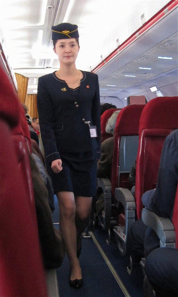 朝鮮領(lǐng)導人金正恩最近下令國營高麗航空的女空服員改穿比較短、比較緊的裙子。