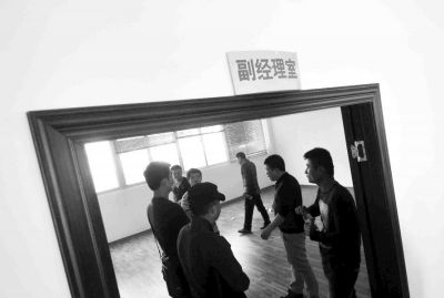  副經理室裝修得相當豪華，稱得上“土豪”級別