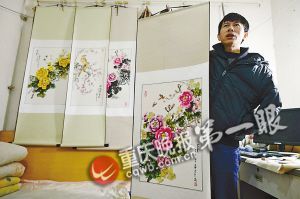 靠一根拇指夾畫筆，張啟輝繪出美麗色彩。