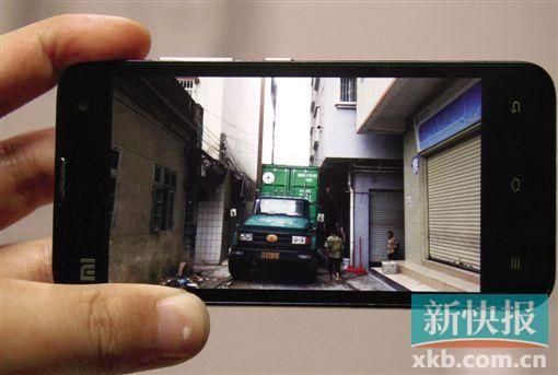 吳師傅的貨車被迫停留在現(xiàn)場幾天。