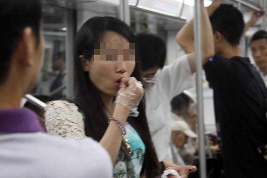 南京地鐵7月起出臺(tái)“禁食令” 喝水也將被警告 南京地鐵7月起出臺(tái)“禁食令” 喝水也將被警告