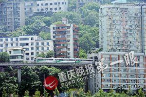 居民說(shuō)列車從樓棟中穿過(guò)時(shí)沒(méi)什么噪聲