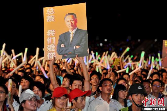 資料圖：2011年深圳富士康舉辦慈善晚會(huì)。