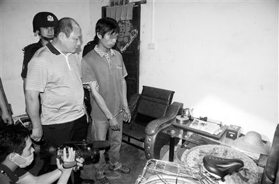 今年8月，我國(guó)內(nèi)地發(fā)生多起單身女性乘坐“黑車”后慘遭車主殺害的案件，被網(wǎng)友稱為“黑色8月”。