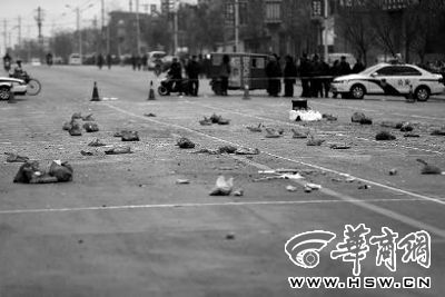 2014年1月6日，在蒲城縣迎賓路，警方在案發(fā)現(xiàn)場路面劃分了86個方格，提取現(xiàn)場遺留爆炸物品進行取證