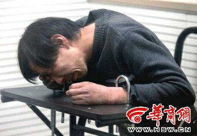 3月29日，多次騷擾孕婦的賈某在公安蓮湖分局接受訊問